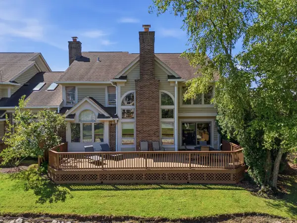 876 Island Court, Deerfield, IL 60015