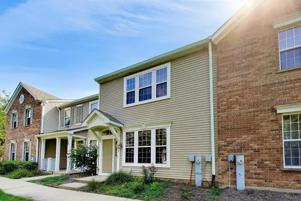 131 Springbrook Trail S, Oswego, IL 60543