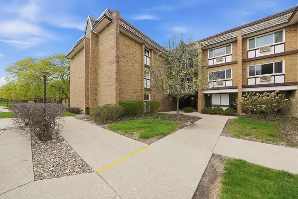 300 Claymoor Road #2E, Hinsdale, IL 60521