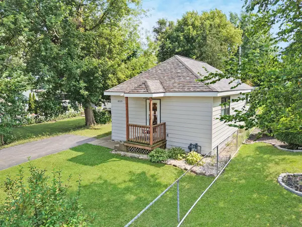 4919 Parkview Drive, Mccullom Lake, IL 60050