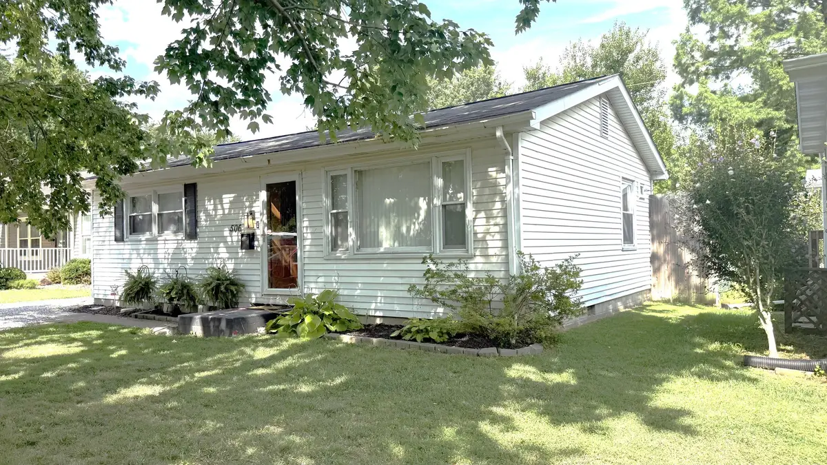 506 N Indiana Avenue, Salem, IL 62881 - #1