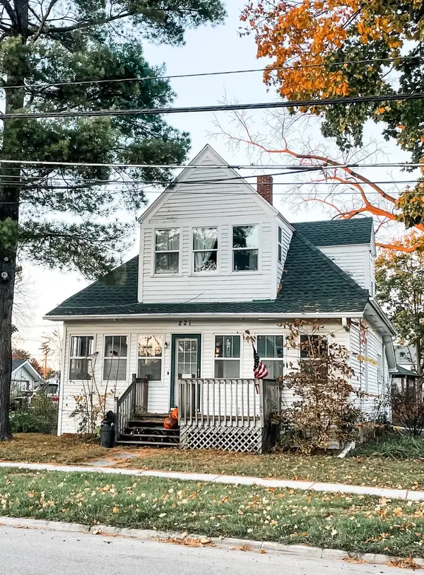 221 E Main Street, Genoa, IL 60135