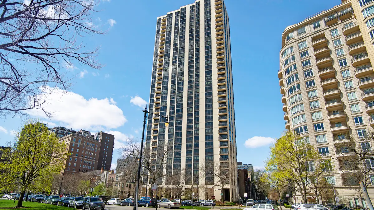 2500 N Lakeview Avenue #2105, Chicago, IL 60614 - #1