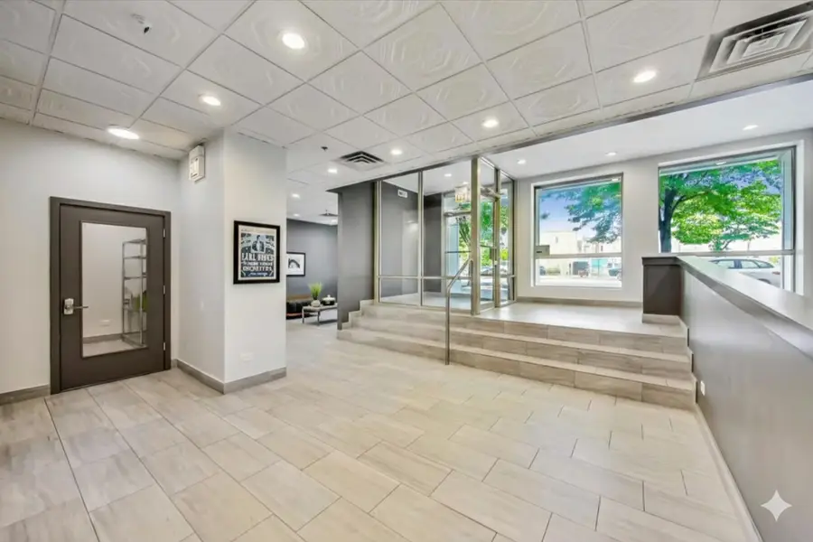 405 E Oakwood Boulevard #4L, Chicago, IL 60653 - #2