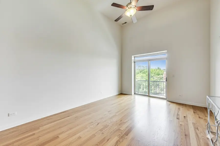 405 E Oakwood Boulevard #4L, Chicago, IL 60653 - #3