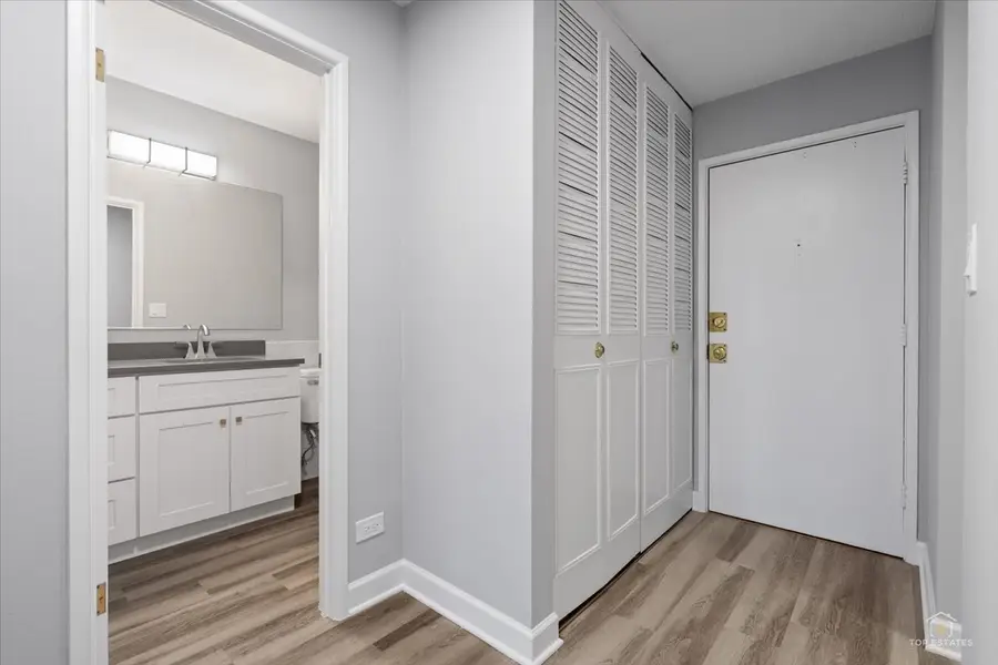 1206 S New Wilke Road #306, Arlington Heights, IL 60005 - #3