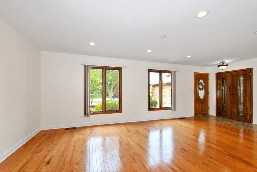 7048 Brementowne Road, Tinley Park, IL 60477 - #3