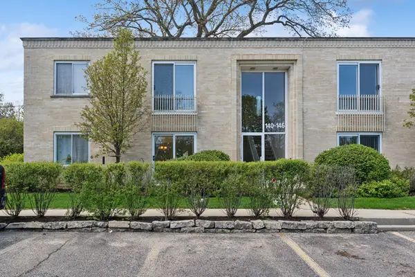 140 Green Bay Road #2, Glencoe, IL 60022