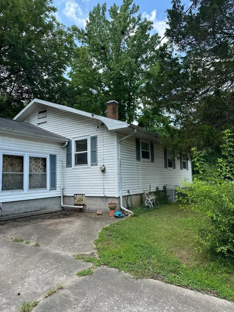 521 N Springer Street, Carbondale, IL 62901 - #2