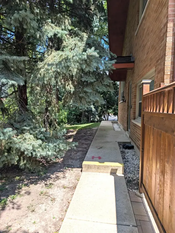 90 N Dee Road #90, Park Ridge, IL 60068