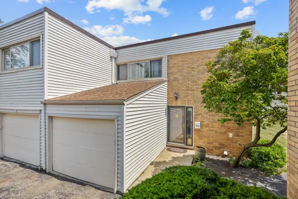 369 Cedar Tree Court, Hoffman Estates, IL 60169