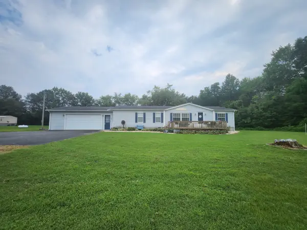 15547 Vivian Street, Sesser, IL 62884