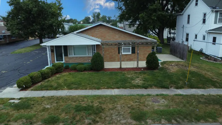 304 E Cherry Street #1, Watseka, IL 60970 - #2