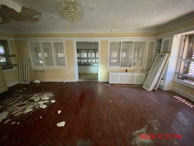 7342 S Bennett Avenue, Chicago, IL 60649 - #3