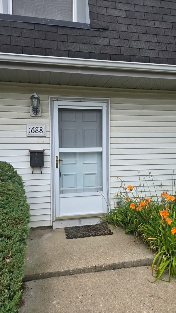 1688 Queensbury Circle, Hoffman Estates, IL 60169