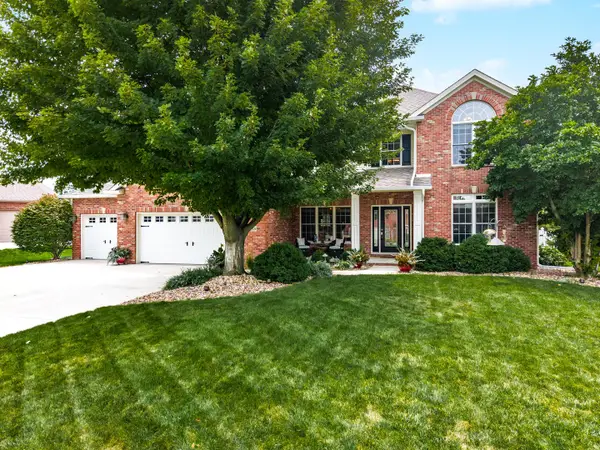 15 Strawberry Road, Bloomington, IL 61704