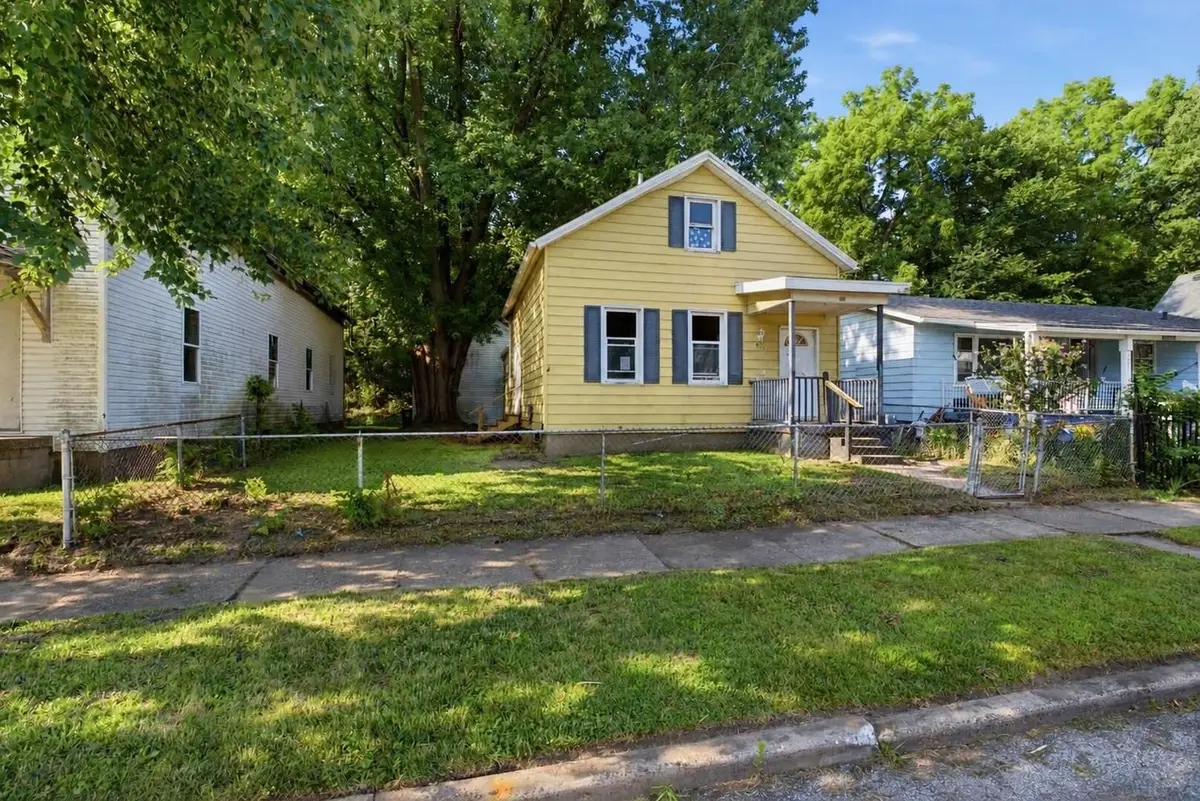 1851 W 6th Street, Davenport, IA 52802 - #1