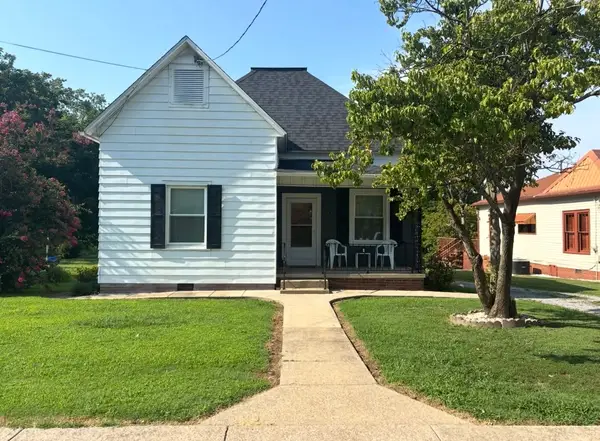 410 E Locust Street, Harrisburg, IL 62946