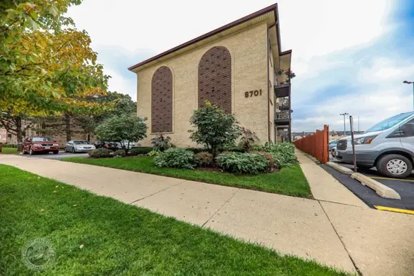 8701 W Foster Avenue #307, Chicago, IL 60656