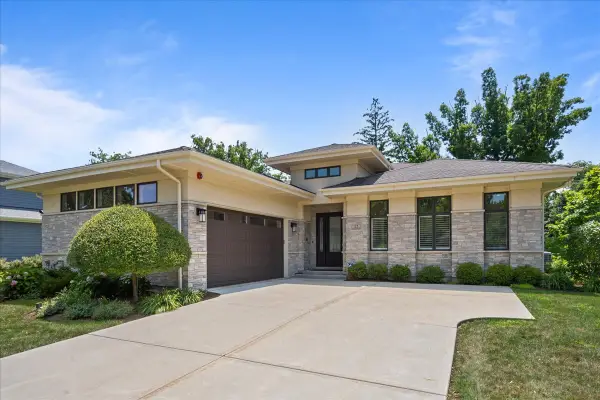 23 Heritage Drive, Highland Park, IL 60035