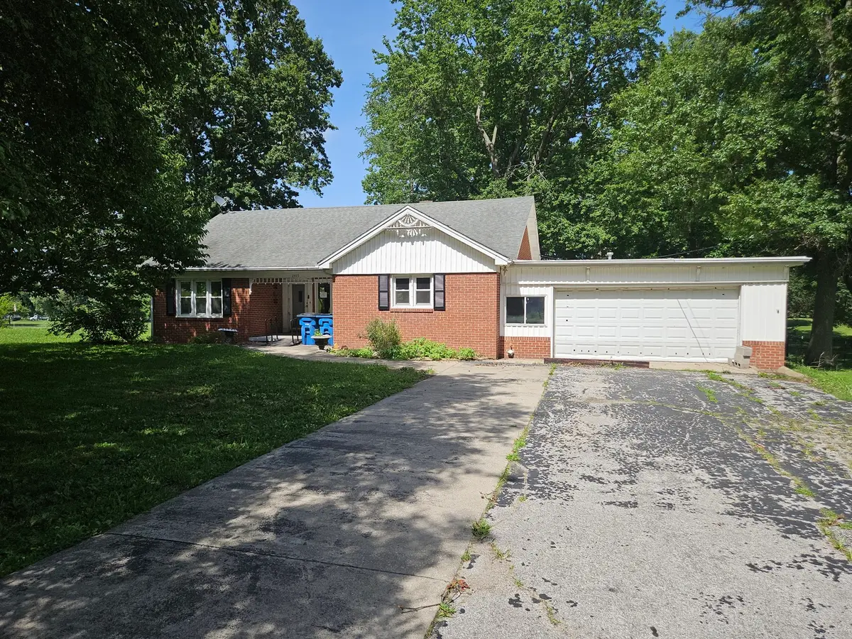 2415 College Drive, Mount Carmel, IL 62863 - #1