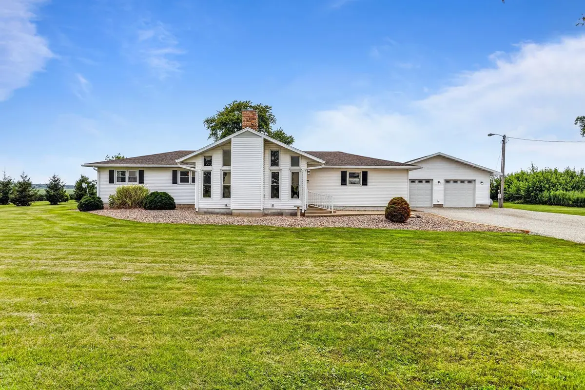40 E 950 North Road, Cerro Gordo, IL 61818 - #1