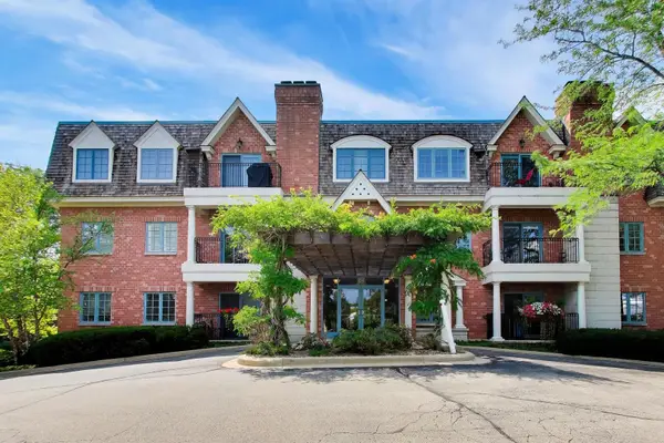 151 E Laurel Avenue #104, Lake Forest, IL 60045