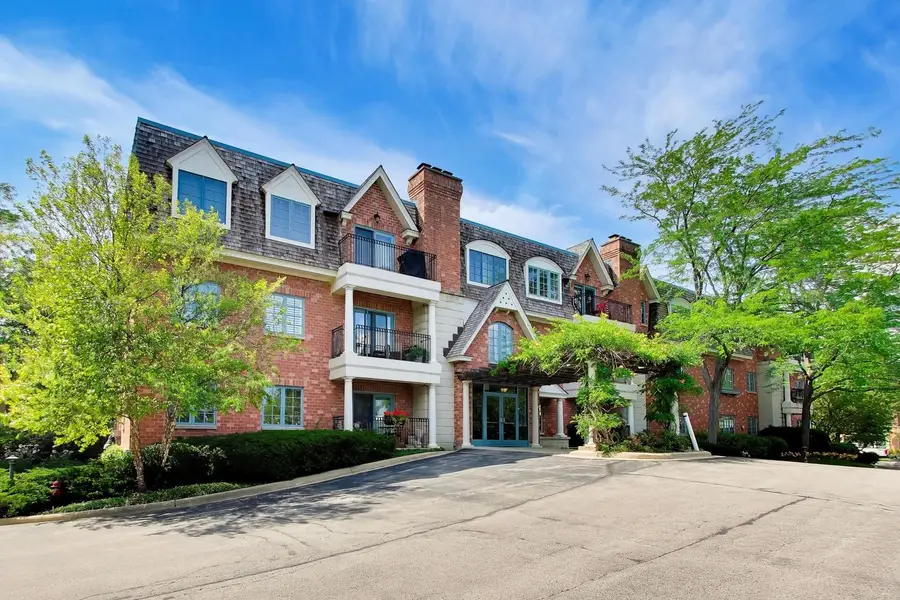 151 E Laurel Avenue #104, Lake Forest, IL 60045 - #2