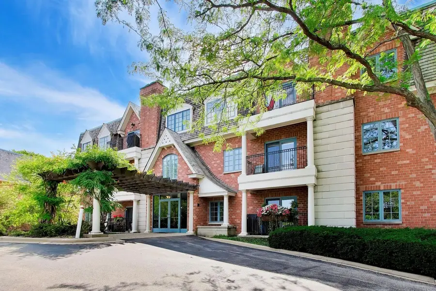 151 E Laurel Avenue #104, Lake Forest, IL 60045 - #3