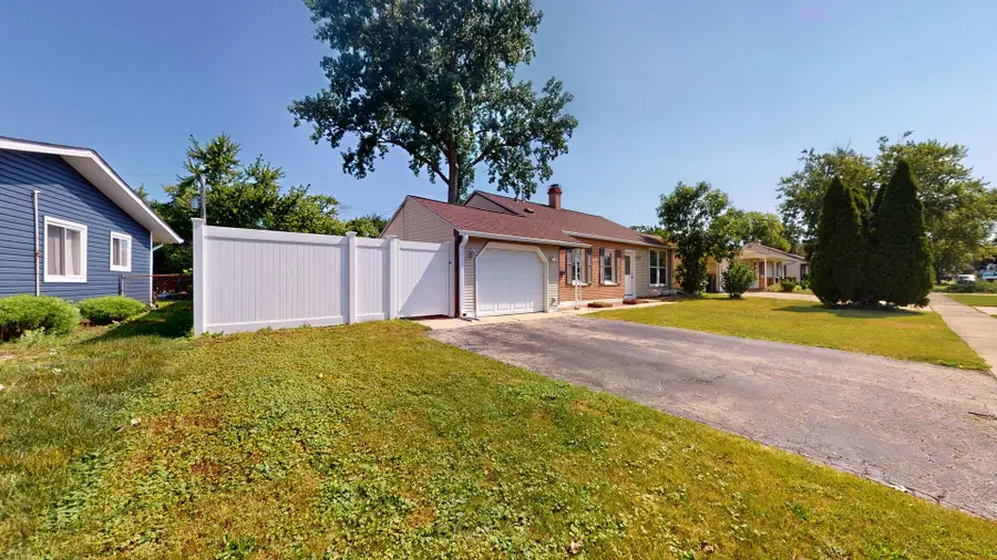 100 Edgewood Drive, Streamwood, IL 60107 - #3