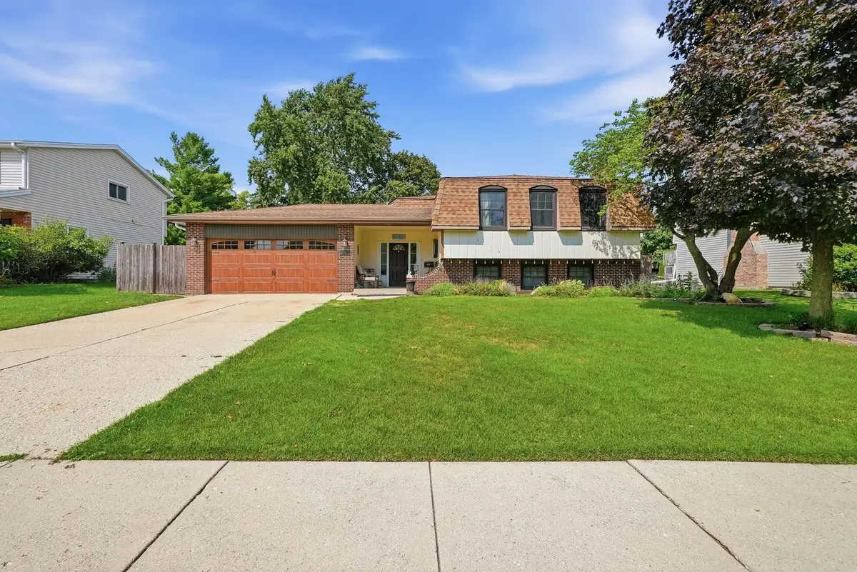 1255 Briarcliffe Boulevard, Wheaton, IL 60189 - #1