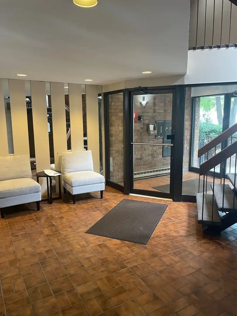 230 N Old Oak Drive #171, Buffalo Grove, IL 60089 - #2