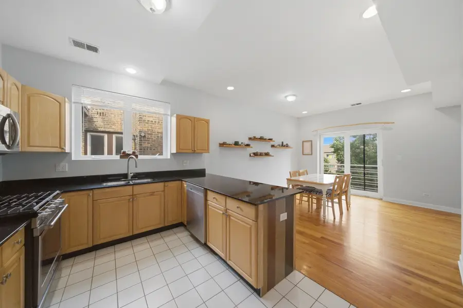 2217 W Farwell Avenue #4B, Chicago, IL 60645 - #3