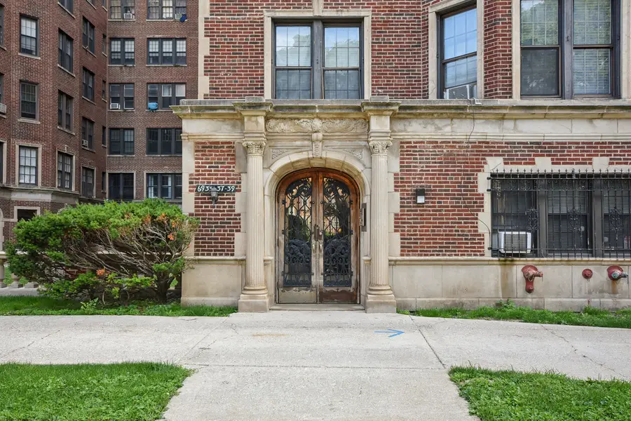 6935 S Crandon Avenue #3D, Chicago, IL 60649 - #2