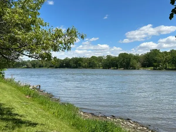 33709 S West River Road, Wilmington, IL 60481