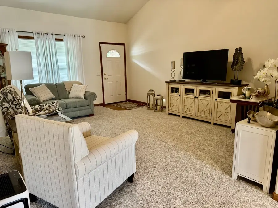 2806 Becker Drive, Peru, IL 61354 - #3