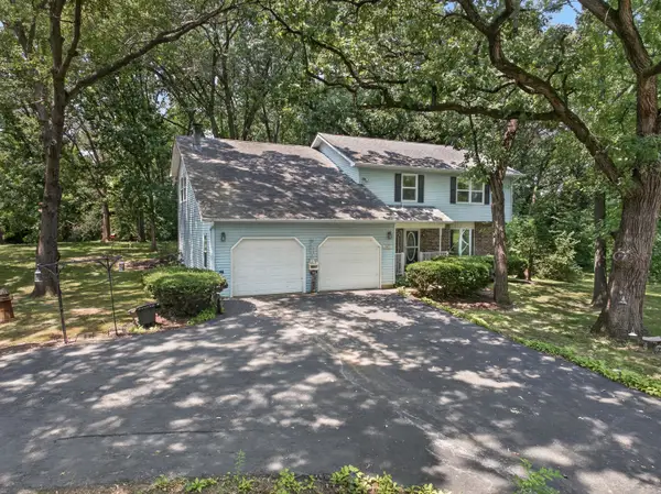 2825 Kingston Drive, Island Lake, IL 60042
