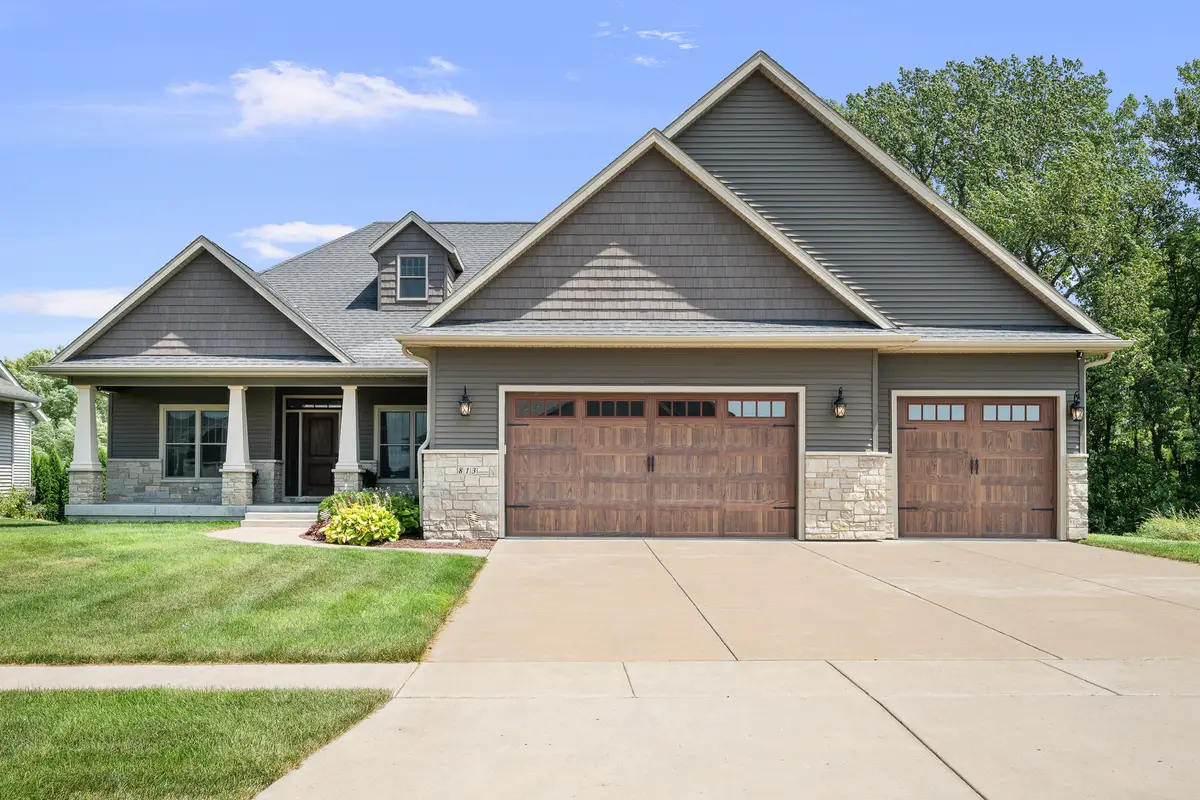813 S 10th Street, Eldridge, IA 52748 - #1