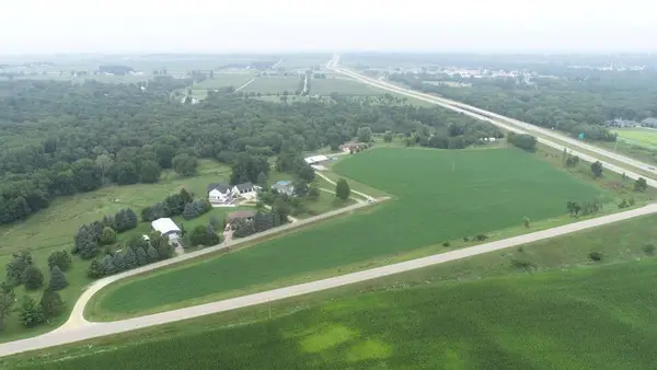 2688 1/2 252nd Street, De Witt, IA 52472