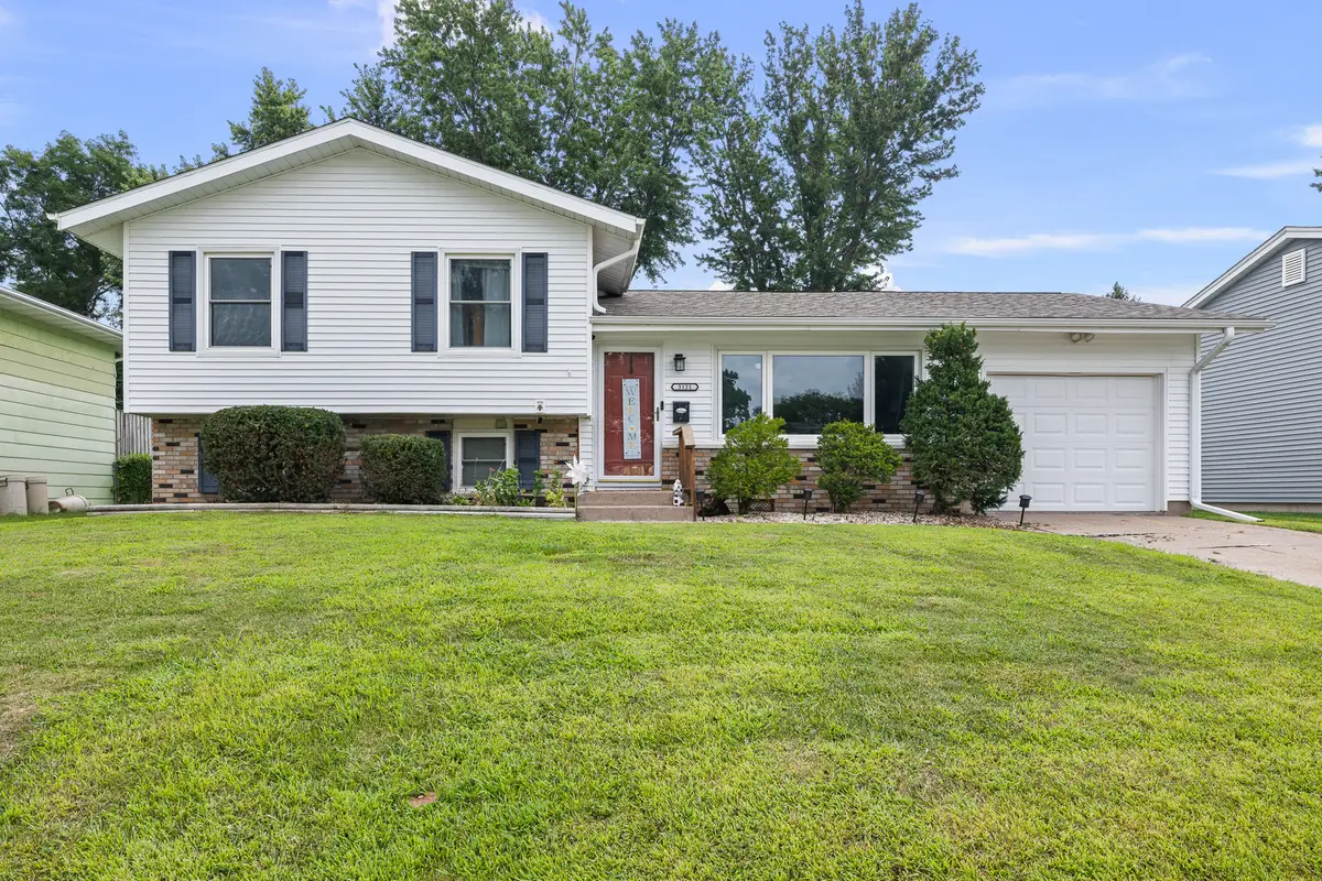 3121 Greenbrier Drive, Bettendorf, IA 52722 - #1