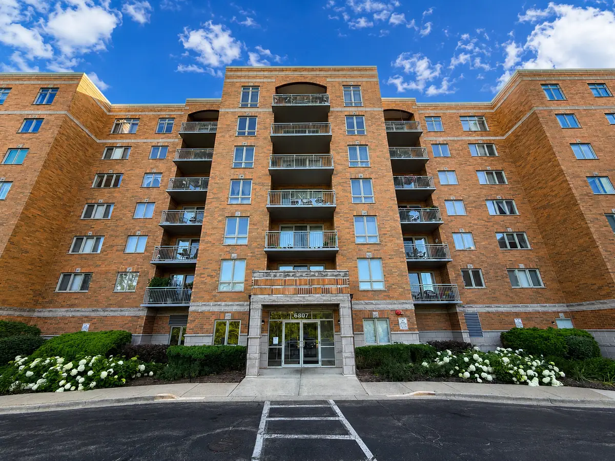 6807 N Milwaukee Avenue #103, Niles, IL 60714 - #1