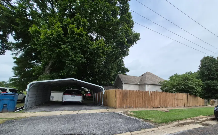 207 S Emma Street, Christopher, IL 62822 - #3