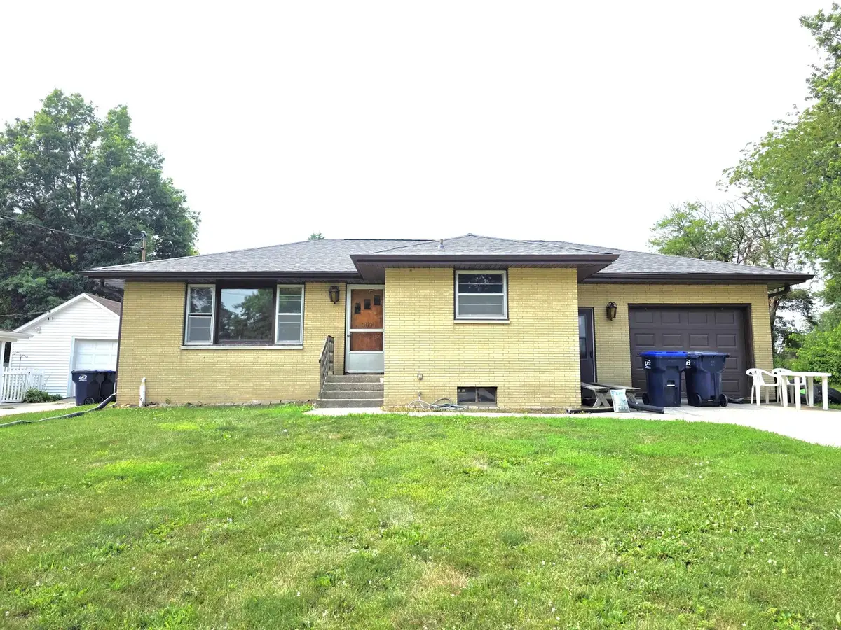 309 W Main Street, Atkinson, IL 61235 - #1