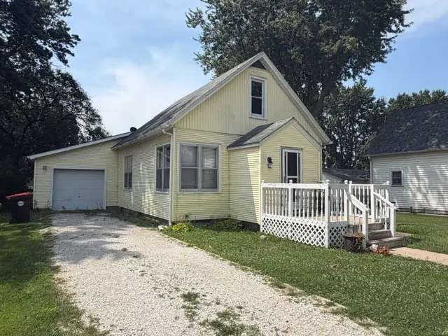 418 W Santa Fe Avenue, Toluca, IL 61369 - #1