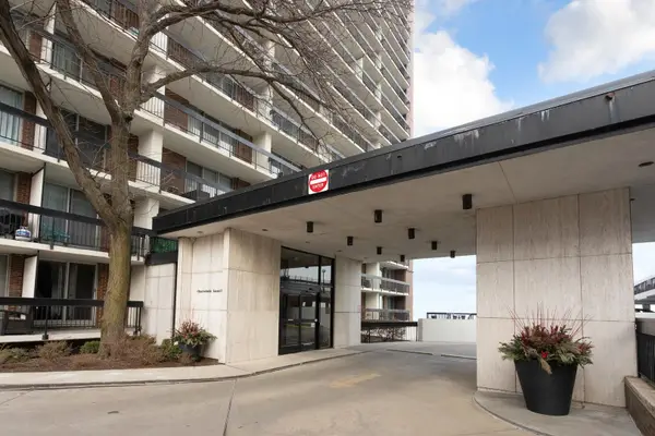 5901 N Sheridan Road #2J, Chicago, IL 60660
