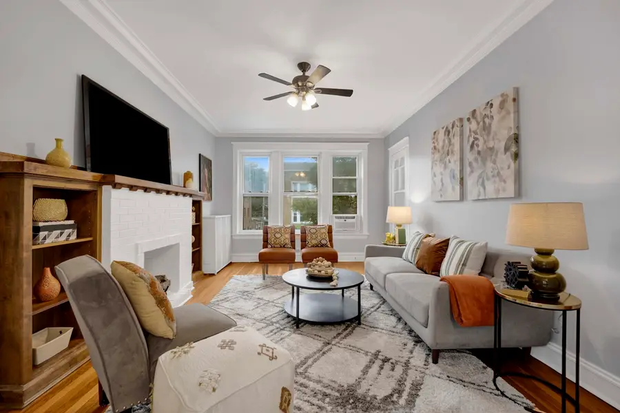 1915 W Montrose Avenue #2, Chicago, IL 60613 - #3