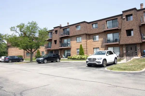 608 Cobblestone Circle #F, Glenview, IL 60025