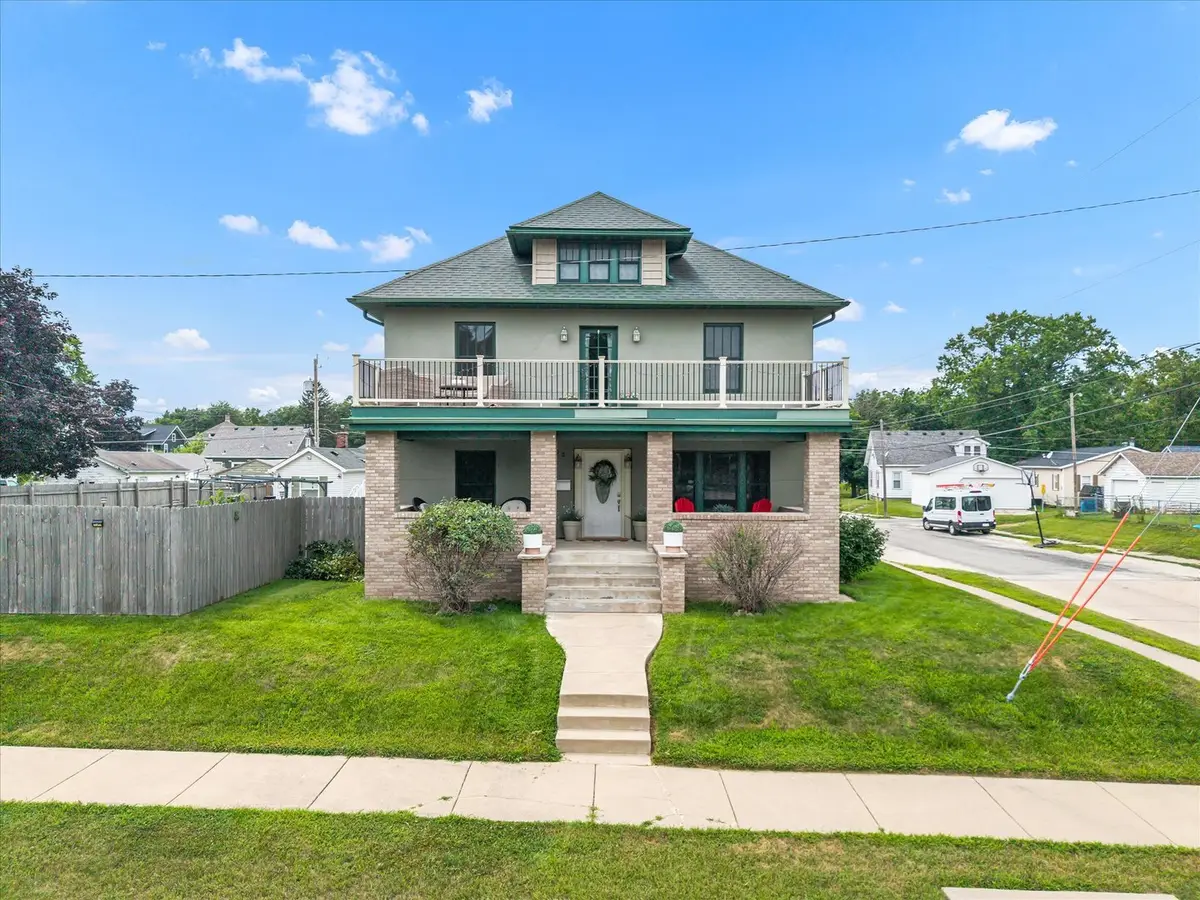 302 9th Street, Silvis, IL 61282 - #1