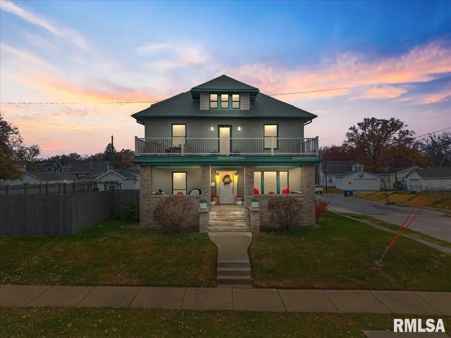302 9th Street, Silvis, IL 61282 - #2