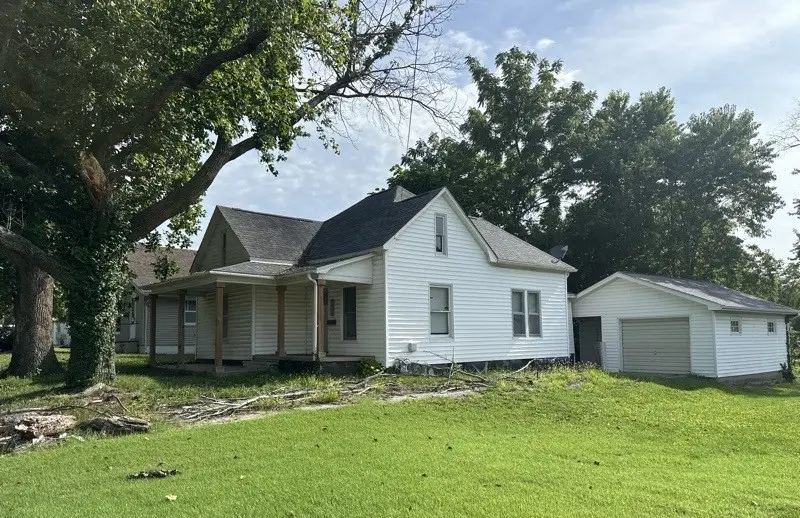 706 N Victor Street, Christopher, IL 62822 - #2